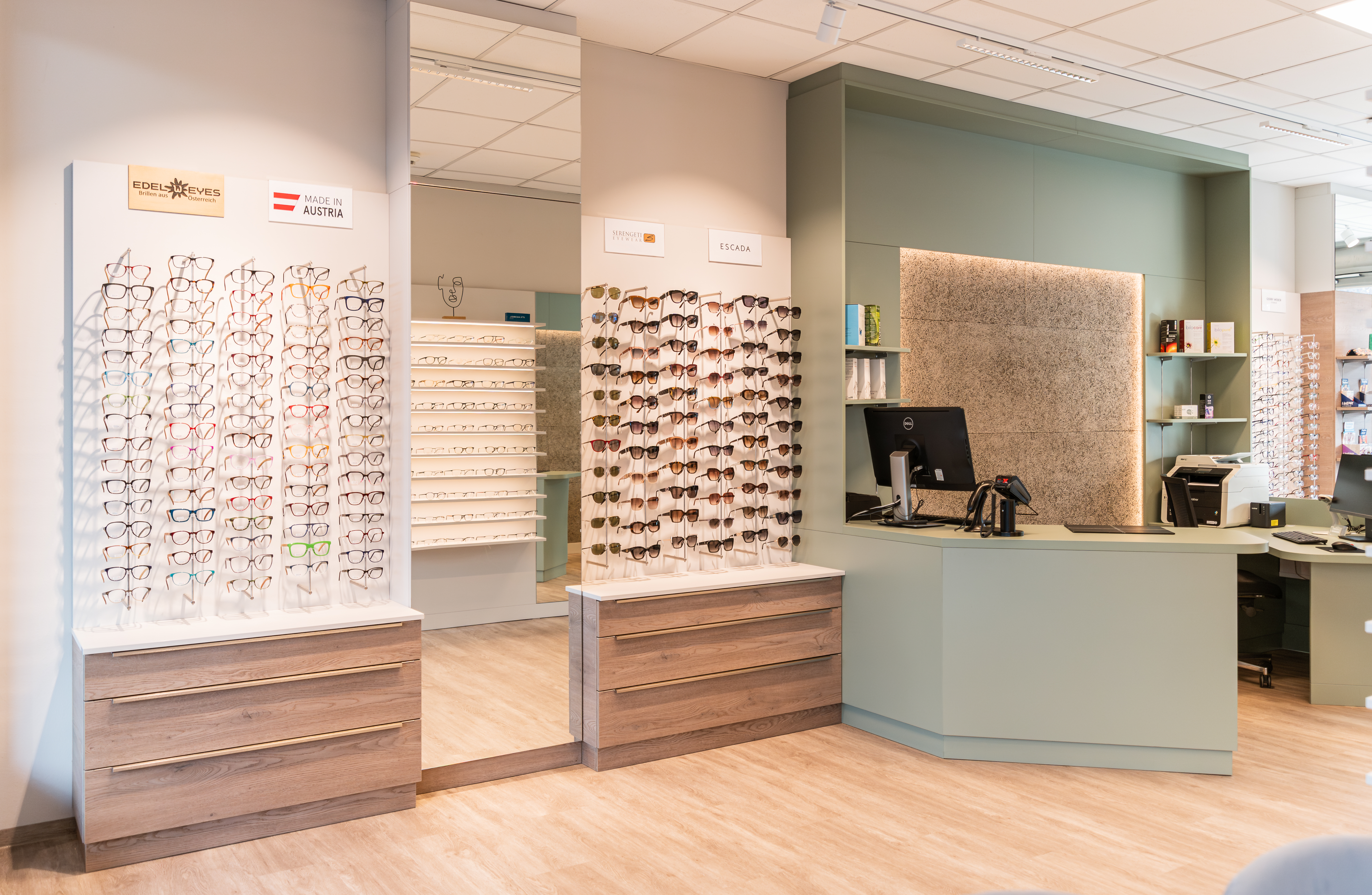 Augenglasbestimmung Augenglasspezialisten Refraktionsraum 